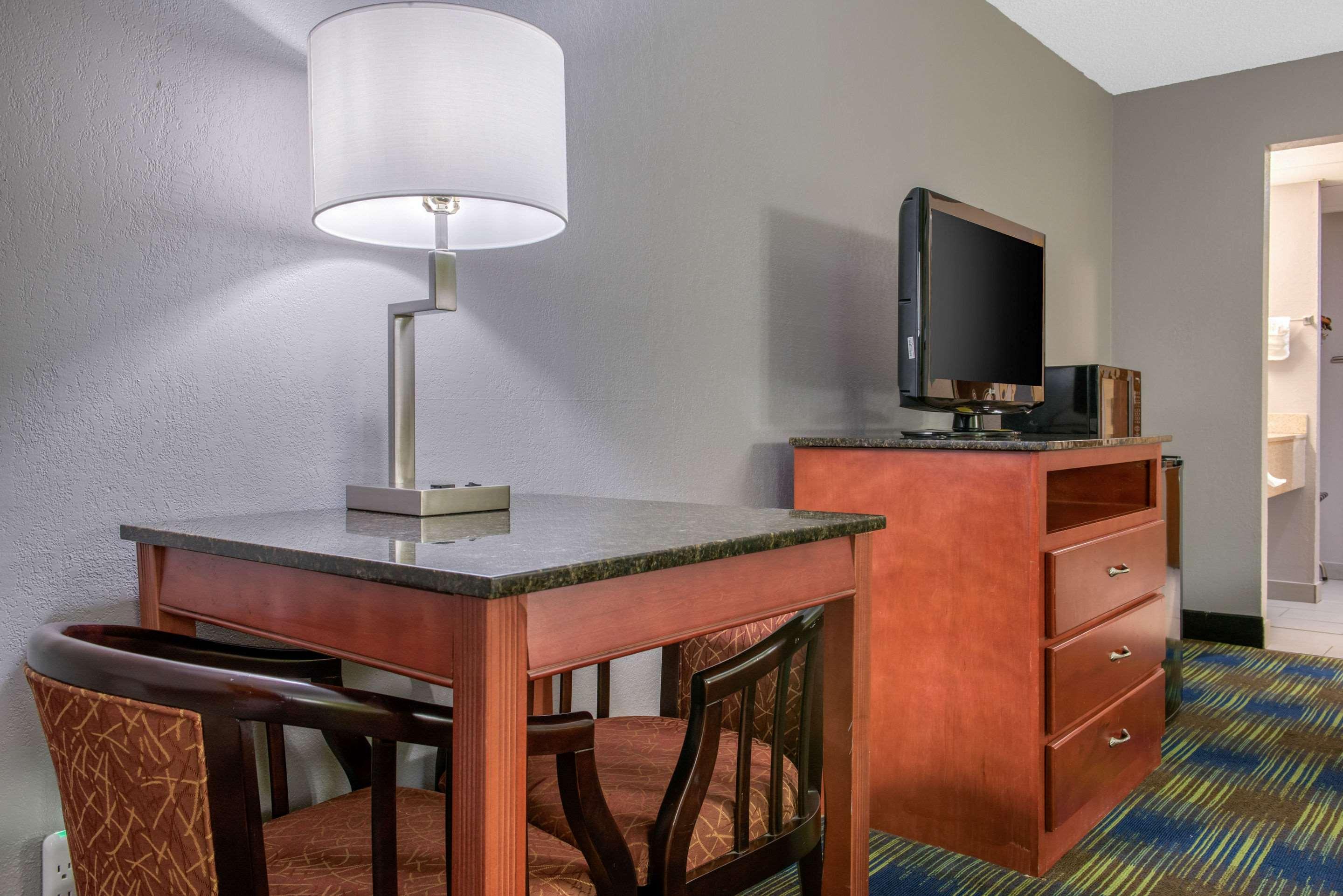 Quality & West Hotel