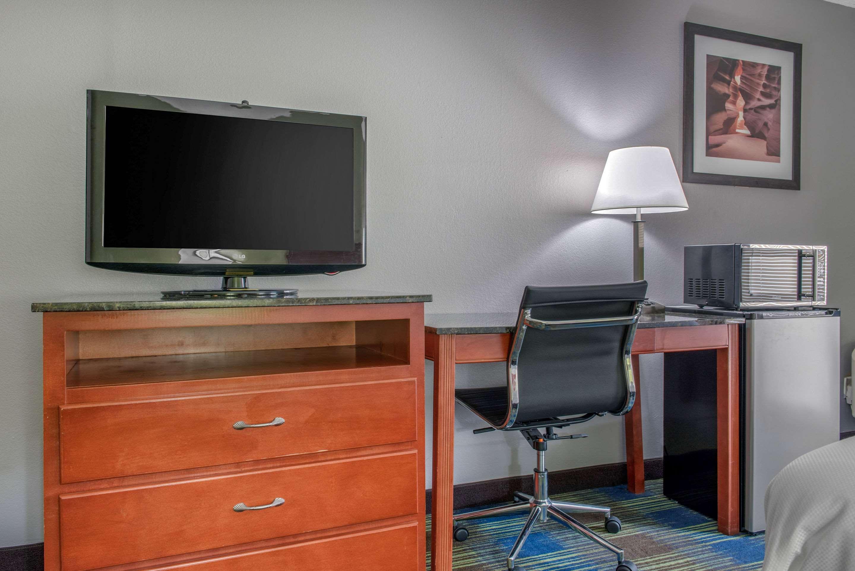 Hotel Quality & West 2*