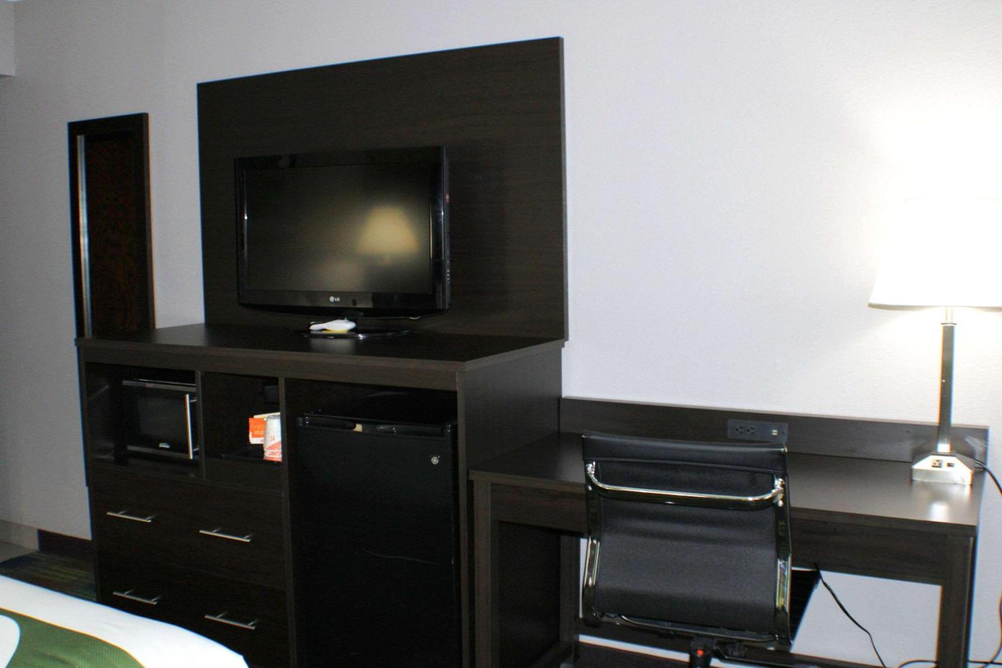 Quality & West Hotel