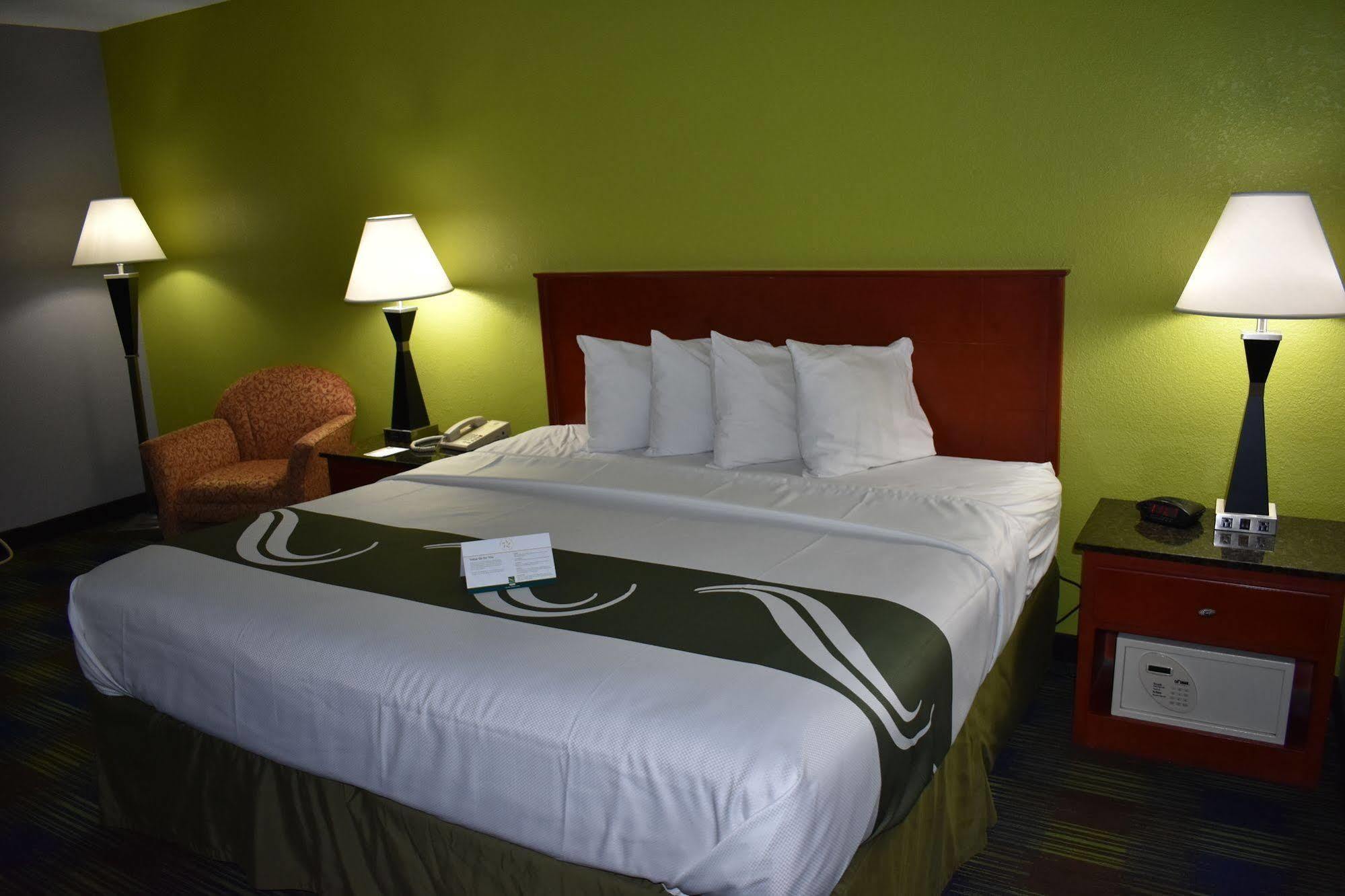 Quality & West Hotel 2*